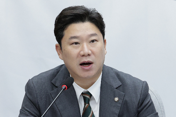 진종오 국민의힘 의원은 서울시의회 문화체육관광위원장인 김경 더불어민주당 시의원이 종교단체 신도 3000명의 개인정보를 확보해 내년 민주당 서울시장 경선에서 김 총리를 지원하려 했다는 의혹을 제기했다. 사진은 진종오 국민의힘 의원이 1일 서울 여의도 국회에서 열린 상임위원장 및 간사단 회의에서 발언하는 모습. /사진=뉴스1