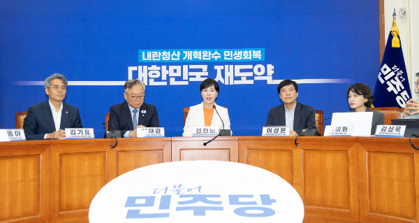 김건희 특검팀 파견 검사들이 원대 복귀를 요청한 것에 대해 더불어민주당이 '징계 사유'라고 크게 반발했다. 사진은 전현희 더불어민주당 3대 특검 대응특별위원장이 1일 서울 여의도 국회에서 비공개 회의에 앞서 모두발언하는 모습. /사진=뉴스1
