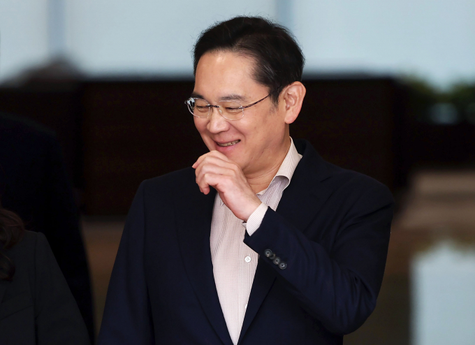이재용 삼성전자 회장의 주식 재산이 지난 3개월 동안 3조7000억원 넘게 뛰었다는 조사 결과가 나왔다. 사진은 이 회장이 지난 4월 일본 출장을 마치고 귀국하던 모습. /사진=뉴시스