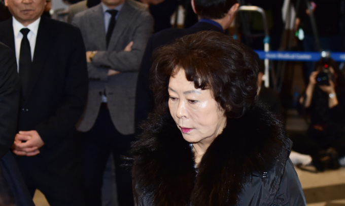 신영자 롯데재단 의장이 보유하고 있는 롯데웰푸드의 지분을 모두 팔았다. 2020년 신격호 롯데그룹 명예회장의 빈소에 들어서고 있는 신 의장. /사진=머니투데이