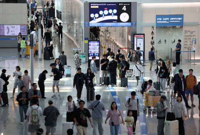사진은 여행객들이 가득한 인천 국제공항. /사진=뉴시스