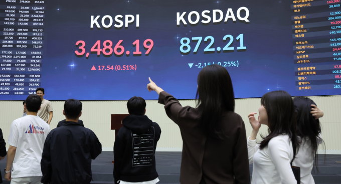  증권신고서로 기업공개(IPO) 시장에 본격 출사표를 던진 기업들이 추석 연휴 이후 상장 일정을 본격화한다. 사진은 서울 여의도 한국거래소 전광판./사진=뉴스1