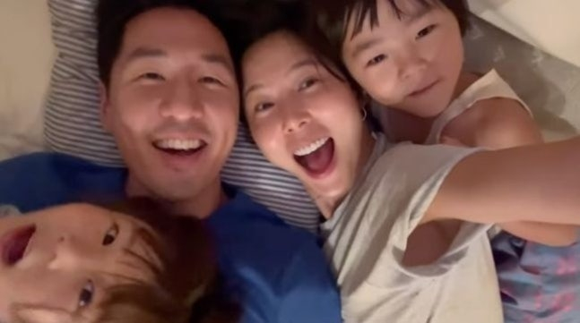 방송인 김나영이 가수 겸 화가 마이큐와 재혼 소식을 전하며 팬들의 축하를 받고 있다. /사진=노필터티비 유튜브 캡처