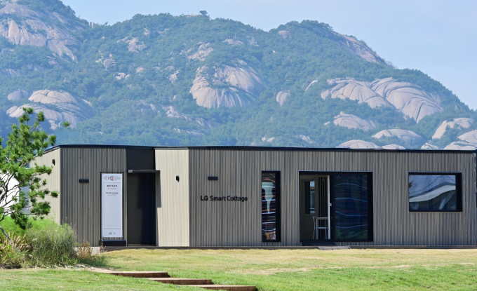 LG전자가 모듈러 주택 'LG 스마트코티지'(LG Smart Cottage)의 신모델을 출시했다. 사진은 LG스마트코티지 모델 사진. /사진=LG전자 제공