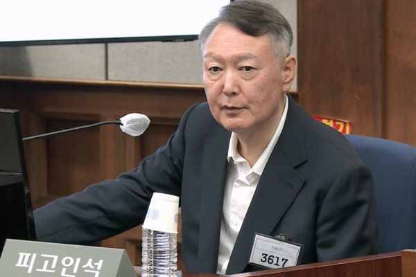 윤석열 전 대통령의 보석 청구가 기각당했다. 사진은 윤 전 대통령이 지난달 26일 서울 서초구 서울중앙지방법원에서 열린 윤석열 전 대통령에 대한 '특수공무 집행 방해, 직권남용 권리행사 방해 혐의' 재판에서 발언하고 있는 모습. /사진=뉴시스(서울중앙지방법원 제공 영상 캡처)