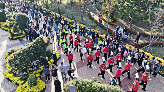 지난해 마산가고파국화축제 '국화드림퍼레이드' 모습./사진=창원시