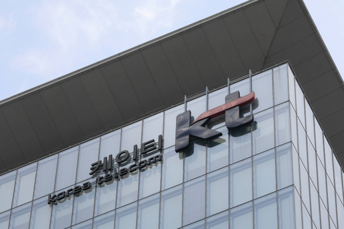 KT와 롯데건설이 물가상승에 따른 추가 공사대금을 두고 막판 협상을 진행 중이나 소송 전망이 우세하다. 사진은 서울 종로구 KT 광화문 사옥 모습. /사진=뉴시스