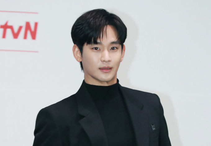  배우 김수현 측이 군 복무 당시 직접 썼던 일기까지 공개하며 연이은 반박에 나섰다. 사진은 지난해 3월 서울 라마다신도림 호텔에서 진행된 tvN 토일드라마 '눈물의 여왕' 제작발표회에 참석한 배우 김수현. /사진=머니투이