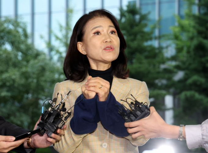 공직선거법·국가공무원법 위반 등 혐의로 체포된 이진숙 전 방송통신위원장이 지난 2일 서울 영등포경찰서로 압송돼 입장을 밝히고 있다. /사진=뉴시스