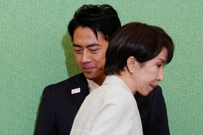 지난달 24일 일본 도쿄에서 열린 일본기자클럽 주최 자민당 총재 선거 토론회에 참여한 고이즈미 신지로 농림수산상과 다카이치 사나에 전 경제안보상. /사진=로이터
