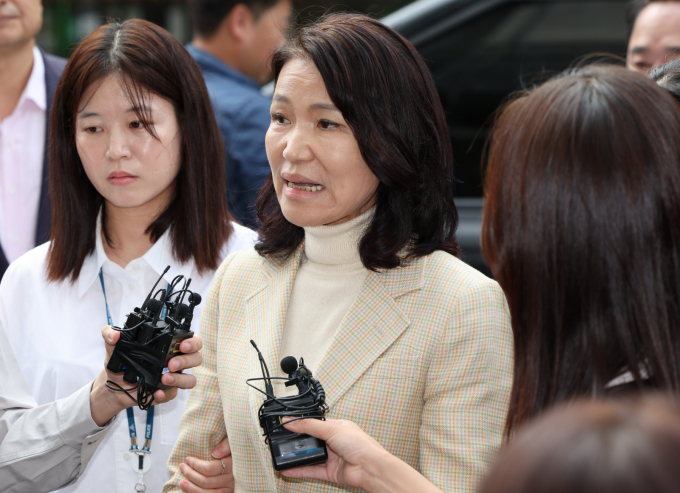 공직선거법·국가공무원법 위반 등 혐의로 체포된 이진숙 전 방송통신위원장이 4일 오후 서울 양천구 서울남부지방법원에서 열린 체포적부심에 출석하며 입장을 밝히고 있다. / 사진=뉴시스 황준선 기자 