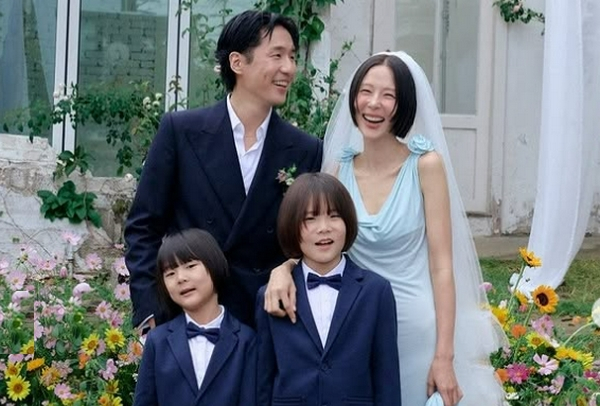 방송인 긴마영과 가수 마이큐가 결혼했다. 사진은 가수 마이큐와 방송인 김나영, 그리고 김나영의 두 아들 모습. /사진=김나영 인스타그램 캡처
