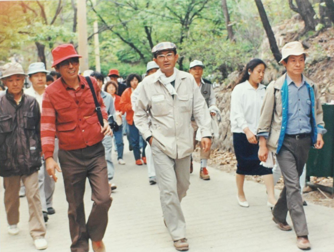 최창걸 고려아연 명예회장(가운데). / 사진=고려아연