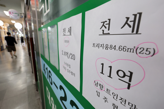 부동산 경기 침체 여파로 부동산 중개 시장이 위축되면서 신규 개업한 공인중개사 수가 월간 기준 처음으로 600명 아래로 떨어졌다./사진=뉴스1
