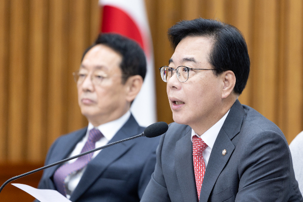 송언석 국민의힘 원내대표가 민주당을 향해 국가정보자원관리원 화재 사태에 대한 국정조사를 제안했다. 사진은 송언석 국민의힘 원내대표가 10일 서울 여의도 국회에서 열린 국정감사 대책회의에서 모두발언하는 모습. /사진=뉴스1