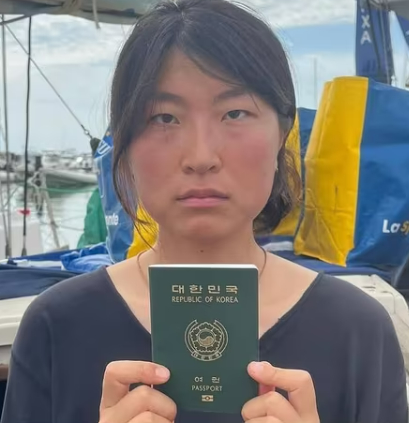 가자지구로 향하던 구호선에 탑승한 한국인 활동가가 이스라엘군에 나포돼 남부 사막 한 교도소에 수감됐다. 사진은 나포된 한국인 활동가 김아현씨의 모습. /사진=강정사람들 페이스북 캡처