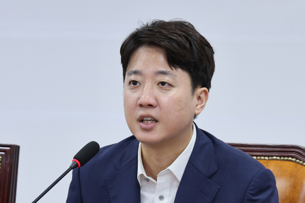 이준석 개혁신당 대표가 '동탄 미시룩' 관련 게시물에 댓글을 달았다가 논란이 일자 법적 대응을 시사했다. 사진은 이준석 개혁신당 대표가 지난달 22일 서울 여의도 국회에서 열린 최고위원회의에서 발언하는 모습. /사진=뉴스1