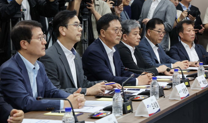국회 주요 상임위원회가 시공능력 상위 10위권 건설업체 총수와 최고경영자(CEO)들을 국정감사 증인으로 대거 채택했다. 사진은 지난 8월 서울 중구 직업능력심사평가원에서 간담회에 참석한 10대 건설업체 CEO들 모습. /사진=공동취재단