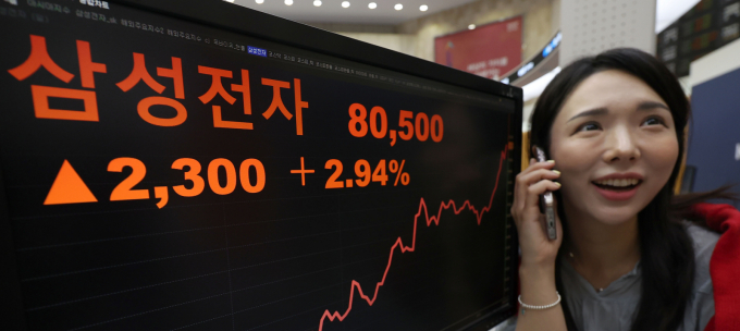 사상인증권이 삼성전자의 모표 주가를 상향 조정했다. 사진은 지난달 18일 서울 여의도 한국거래소 서울사무소 모습. /사진=뉴시스 