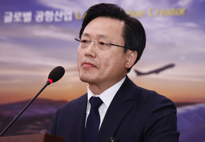 김이배 제주항공 대표가 지난 2월 12.29 여객기 참사 진상규명과 피해자 및 유가족 피해구제 특별위원회 전체회의에서 김은혜 국민의힘 의원 질의를 듣고 있다./사진=뉴스1