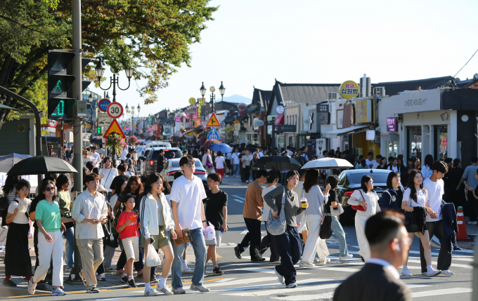 추석 연휴 기간 경주 황리단길을 찾은 관광객들로 북새통을 이루고 있다. /사진제공=경주시