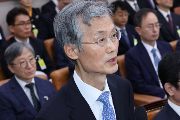 조희대 대법원장이 국정감사에 출석해 인사말을 전했다. 사진은 조희대 대법원장이 13일 서울 여의도 국회에서 열린 법제사법위원회의 대법원 등 국정감사에서 인사말을 하고 있는 모습. /사진=뉴시스