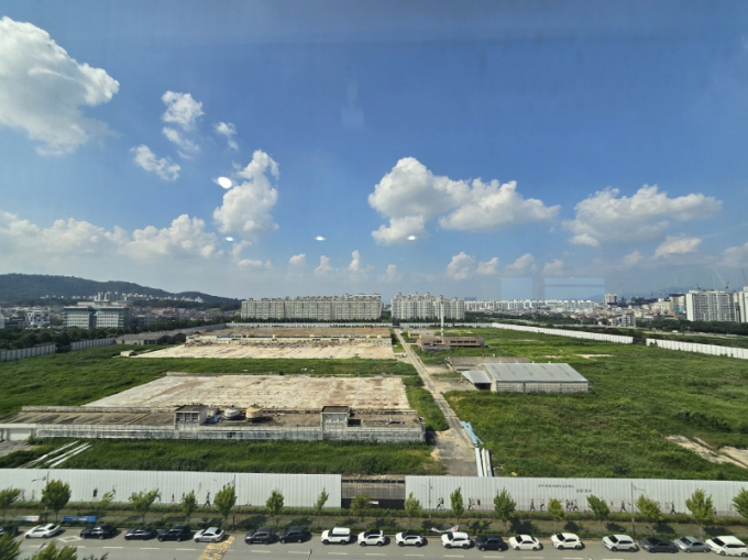 이달 말부터 철거공사가 본격 추진되는 전주 서부신시가지 내 옛 대한방직 부지 폐공장./사진=전북도