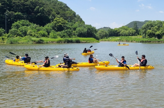 전북 순창군 유등면 화탄마을 앞 섬진강변 '수상레저기구 체험교실" 자료사진./사진=순창군