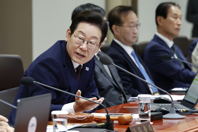 이재명 대통령이 부동산 시장 교란 행위에 대해 엄중 대응하겠다고 경고했다. 사진은 이날 이 대통령이 14일 서울 용산 대통령실 청사에서 열린 국무회의에서 발언하는 모습. /사진=뉴시스
