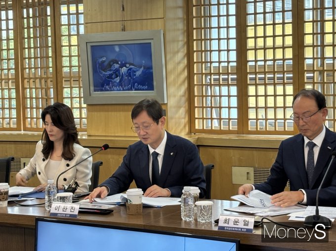 사진은 14일 서울 서대문구 한국공인회계사회 회관에서 열린 금융감독원장-회계법인 CEO 간담회에서 모두발언을 진행하는 이찬진 금감원장. /사진=염윤경 기자 