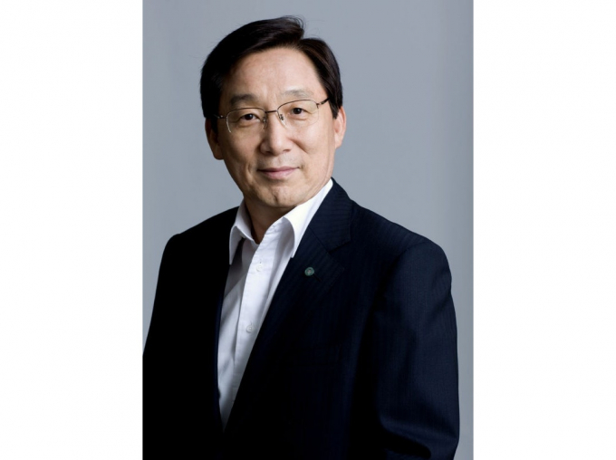 백화점 호조로 신세계의 3분기 실적 성장이 예상되는 가운데 면세점 부문은 인천공항의 높은 임대료 탓에 적자를 이어갈 것으로 보인다. 면세점 부진을 해겷하기 위해 발탁된 이석구 대표(사진)의 해결책을 둘러싼 관심이 커지고 있다. /사진=신세계