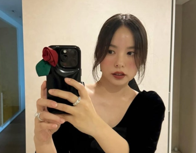 배우 민효린이 최근 오랜만에 근황이 공개된 후, 팬들에게 인사를 건넸다. /사진=민효린 인스타그램