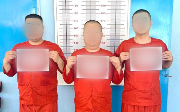대통령실이 캄보디아에 오는 15일 정부합동대응팀을 파견하기로 했다. 사진은 지난 8월 깜폿주 보꼬산 인근에서 20대 한국인을 살해한 혐의로 구속기소 된 40대 중국인 3명의 모습. /사진=현지 매체(AKP통신) 홈페이지 캡처