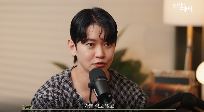 그룹 노을 강균성이 유튜브 채널 '인생예배'에 출연해 근거 없는 루머에 시달렸던 과거를 회상하고 당시 심경을 고백했다. 해당 장면은 강균성이 자신의 루머에 대해 설명하는 모습. /사진=유튜브 채널 '인생예배' 캡처