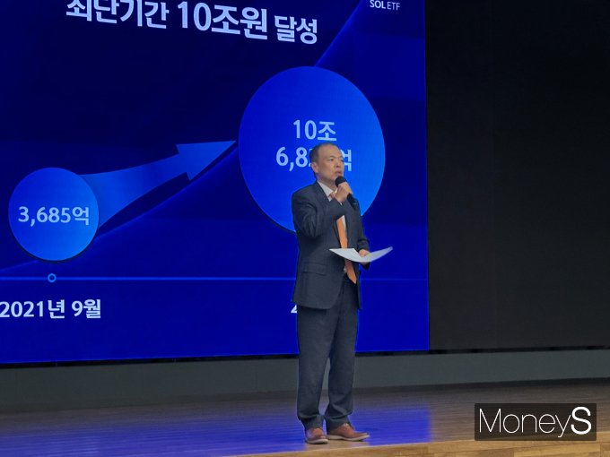조재민 신한자산운용 대표는 15일 기자간담회에서 상품 혁신을 위한 노력이 SOL ETF의 순자산총액 10조원 돌파로 이어졌다고 평가했다. 사진은 조재민 신한자산운용 대표. /사진=이동영 기자