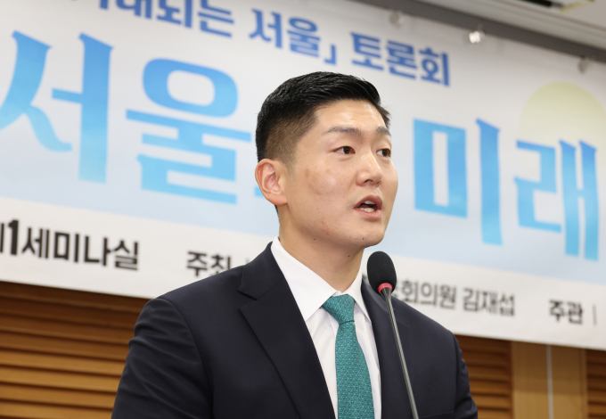 [서울=뉴시스] 김금보 기자 = 김재섭 국민의힘 의원이 3일 오후 서울 여의도 국회 의원회관에서 열린 '한강, 서울의 미래 : 「내일이 더 기대되는 서울」 토론회'에서 인사말을 하고 있다. 2025.09.03. kgb@newsis.com /사진=김금보