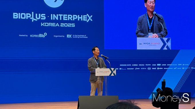 고한승 한국바이오협회 회장이 15일 '바이오플러스-인터펙스 코리아 2025'(BIX 2025)를 통해 다양한 바이오 분야에 대한 정부 지원 필요성을 강조했다. 사진은 행사 개회사를 통해 발언하는 고 회장. /사진=김동욱 기자