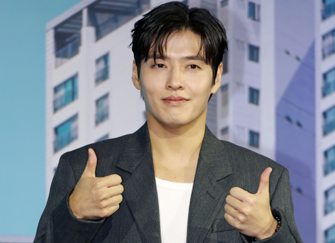 배우 강하늘이 15일 방송될 MBC 예능프로그램 '라디오스타'에 출연해 '오징어 게임' 관련 비화 등을 공개하며 유쾌한 입담을 전한다. 사진은 지난 7월14일 배우 강하늘이 서울 중구 앰배서더 서울 풀만 호텔에서 진행된 넷플릭스 오리지널 영화 '84 제곱미터' 제작발표회에 참석해 포즈를 취하고 있는 모습. /사진=머니투데이