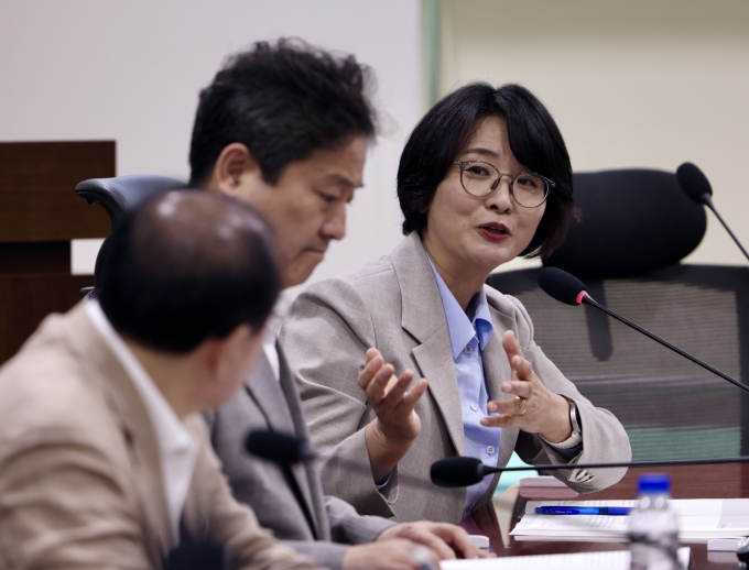 임미애 더불어민주당 의원이 지난1일 오전 서울 여의도 국회 의원회관에서 열린 '주민대표성과 지방정치 다양성 확대를 위한 지방선거제도 개혁 토론회'에서 발언하고 있다./사진제공=뉴시스