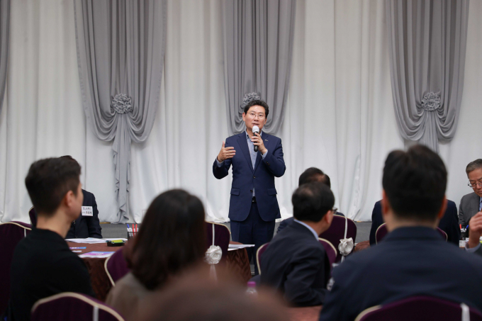15일 시청 컨벤션홀에서 이상일 용인시장이 인사말을 하고 있다. /사진제공=용인특례시