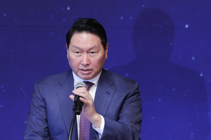 최태원 SK그룹회장과 노소영 아트센터 나비관장 이혼 소송의 파기 환송 소식에 SK주가가 급락세다. 사진은 지난 15일 서울 여의도 국회 사랑재에서 열린 국회 사회적 대화 공동 선언식에서 인사말을 하는 최태원 SK그룹 회장. /사진=뉴스1 