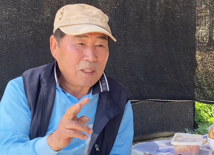 배우 박상조가 폐암 투병 끝에 지난 4일 별세했다. 해당 장면은 박상조가 김영석을 만나 대화를 나누는 모습. /사진=유튜브 채널 '탤런트김영석' 캡처