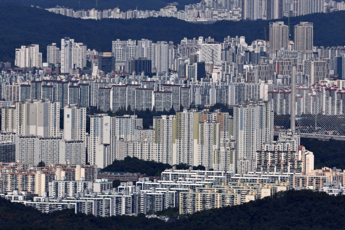 현재 최대 4년(2+2년)인 임대차 기간을 최대 9년(3+3+3년)으로 확대하는 내용을 담은 주택임대차보호법 개정안이 발의되자 실수요자 피해를 우려하는 목소리가 나온다. 사진은 서울의 아파트 단지 모습. /사진=뉴스1