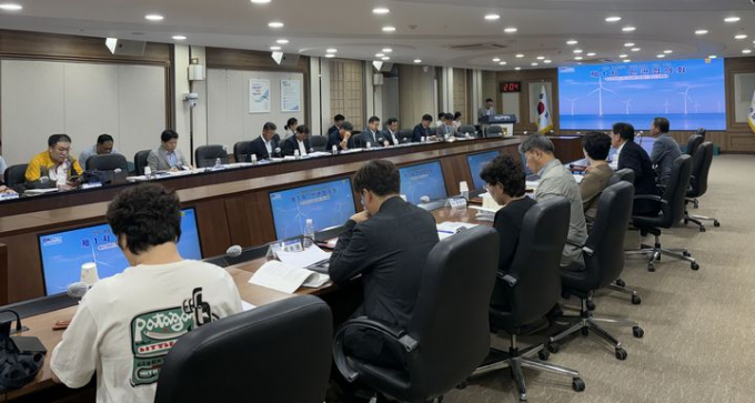 16일 전남도청 서재필실에서 진도 해상풍력 집적화단지 1·2단계 민관협의회가 열리고 있다./사진제공=전남도