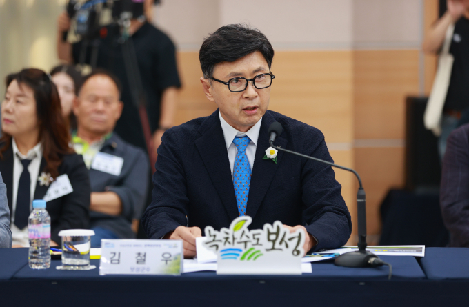 보성군청 대회의실에서 16일 열린 전남도-보성군 정책비전투어에서 김철우 보성군수가 환영사를 하고 있다./사진제공=보성군