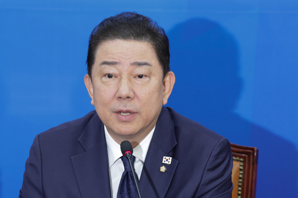 김병기 더불어민주당 원내대표가 자신을 향한 국민의힘의 '장미아파트 공세'에 반박했다. 사진은 김병기 더불어민주당 원내대표가 지난 16일 서울 여의도 국회에서 열린 국정감사 대책회의에서 발언하는 모습. /사진=뉴스1