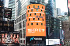 미래에셋자산운용의 TIGER미국나스닥100 ETF가 상장 15주년을 맞았다. 사진은 ETF 상장 15주년과 주가 15배 상승 달성을 기념해 미국 나스닥 타워에 게재된 축하 메시지. /사진=미래에셋자산운용