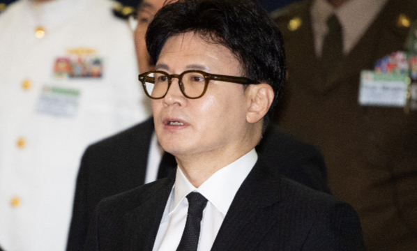 한동훈 전 국민의힘 대표가 지난 15일 세상을 떠난 이상민 전 의원 빈소에서 눈물을 쏟은 사실이 알려졌다. 사진은 한동훈 전 국민의힘 대표가 지난 6월29일 경기 평택시 해군 2함대 사령부에서 열린 제2연평해전 승전 23주년 기념식에 참석한 모습. /사진=뉴시스