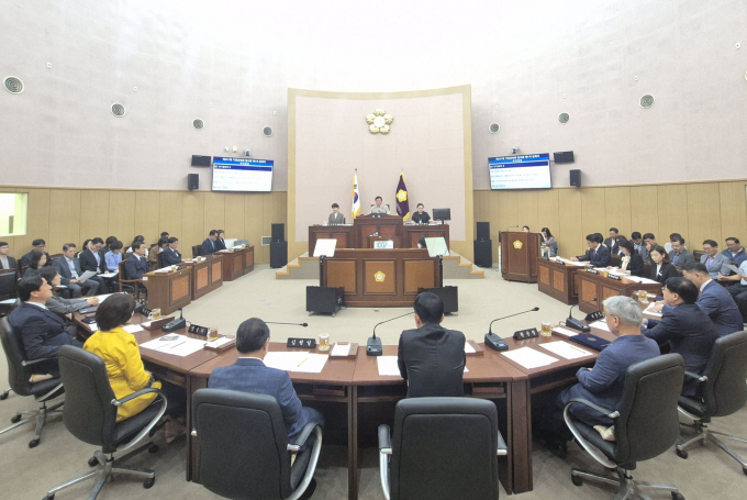 박홍복 기장군의회 의장이 17일 임시회 제1차 본회의를 진행하고 있다./사진=기장군의회