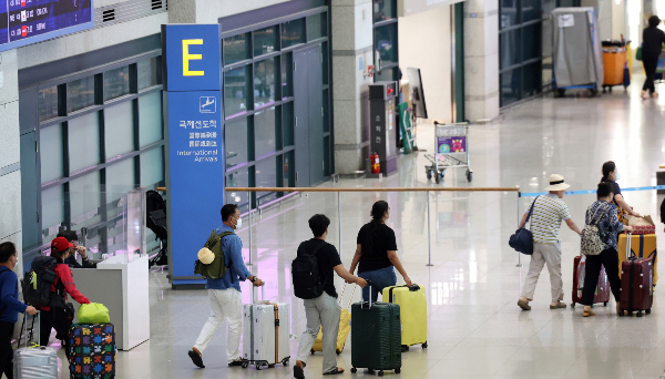 캄보디아행 항공기에 탑승하려던 20대 남성이 출국 목적을 제대로 답하지 못해 경찰 수사를 받았다. 사진은 기사의 이해를 돕기 위한 추석 연휴가 끝난 뒤 인천국제공항 모습. /사진=뉴스1